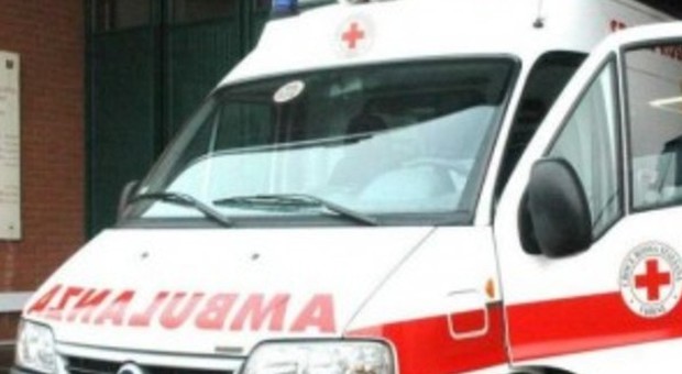 Ancona, soccorsa dopo un malore Arriva la polizia, sospetta overdose