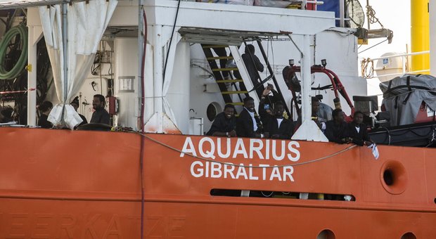 Aquarius a Valencia, ai migranti lavoro e visti per la Francia