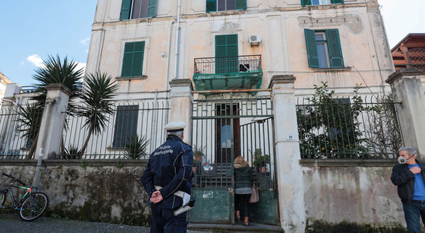 Neonato ustionato a Portici, la madre accusa: «Il mio compagno mi picchiava»