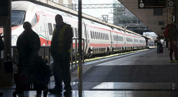 Roma, ragazza di 14 anni travolta e uccisa da un treno alla stazione di Salone