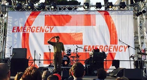 Emergency torna "pe' strada": buskers e musicisti ai Fori Imperiali in nome della pace con Insinna e Bruno