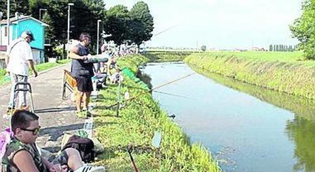 Una entusiamante gara giovanile di pesca sportiva