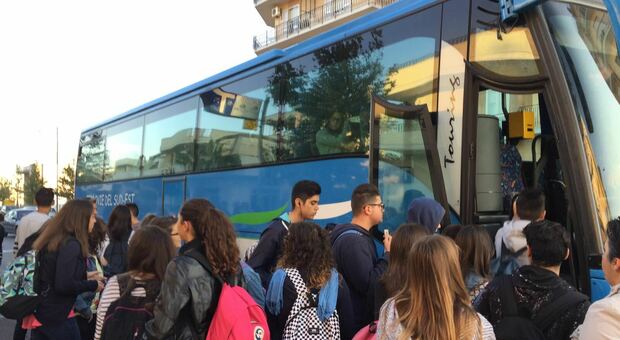 Bus strapieni di studenti