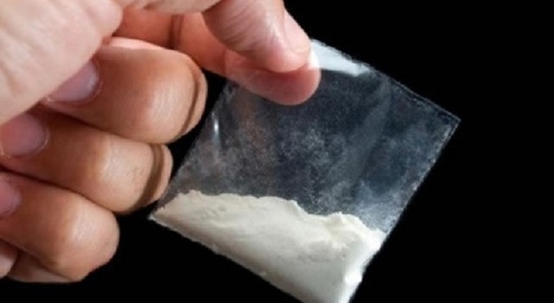 Compra la cocaina online e poi chiede alla polizia se è purissima: ecco cosa voleva evitare