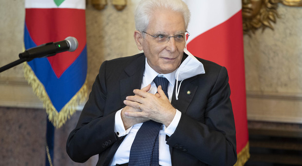 Sergio Mattarella compie 79 anni: gli auguri da Di Maio e Zingaretti all'ambasciata Usa