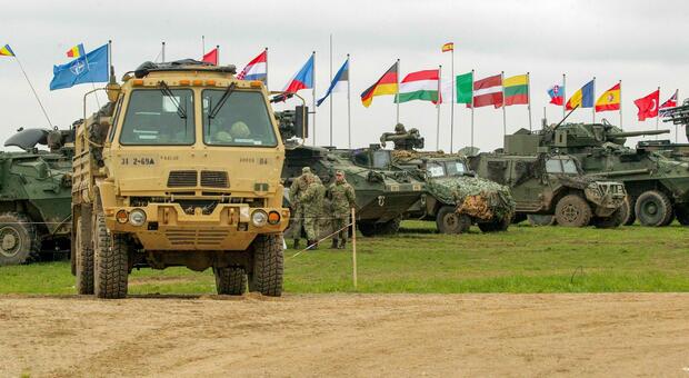 La Polonia alla Nato: «Dateci missili nucleari». E nel mondo è record di spese per le armi
