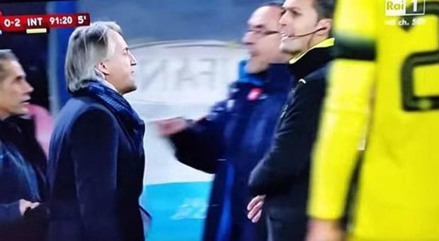 Mancini: "Sarri mi ha dato del frocio". La replica: "Cose da campo"