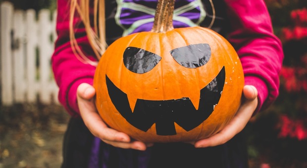 Halloween pericoloso: costumi, maschere e altri 200mila prodotti sequestrati (Foto di Pexels da Pixabay)
