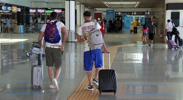 La Ue: illegale offrire ai turisti solo voucher
