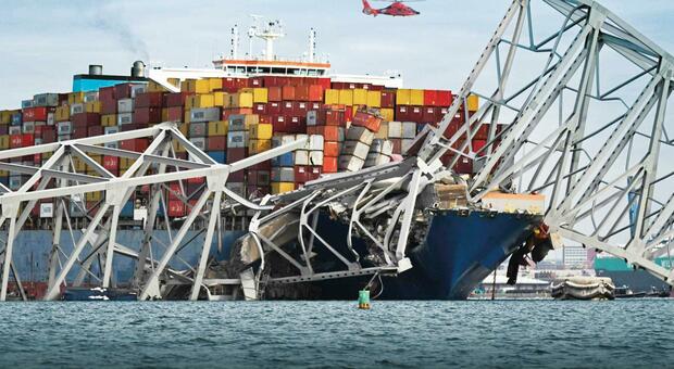 Ponte crollato a Baltimora, 21 marinai della nave Dali sono ancora a bordo dal giorno dell'incidente