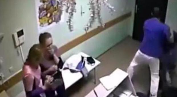 Choc in Russia, uccide paziente prendendolo a pugni in testa