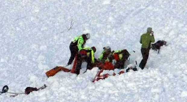 Valanga in Marmolada, 4 escursionisti "miracolati": estratti illesi dalla neve