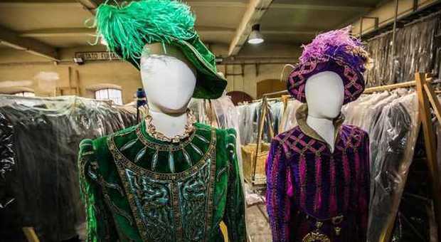 Quando gli abiti vanno su di tono: ecco i 60 mila costumi d'autore del Teatro dell'Opera