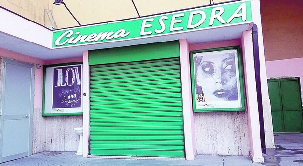 Chiuso il cinema Esedra, la storica sala ha interrotto le proiezioni. «Costi aumentati troppo. A rischio la riapertura»