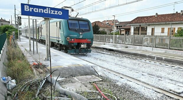 Brandizzo, 2 nuovi indagati per la morte dei 5 operai investiti da un treno: sono dirigenti di Rfi. Ecco cosa è stato scoperto