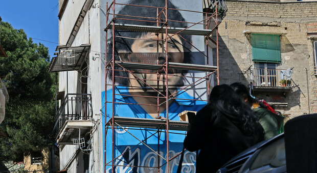 Il nuovo murale di Maradona ai Miracoli
