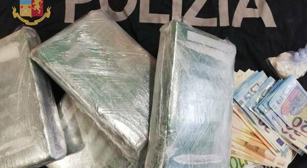 Cinque chili di cocaina e 40mila euro in una casa di corso Lazio, arresto della polizia a Frosinone