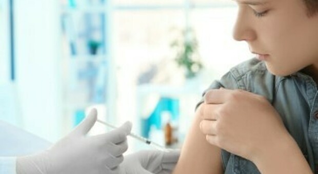 Covid, vaccino “Moderna” testato su 3 mila ragazzi dai 12 ai 17 anni: comincia l'arruolamento