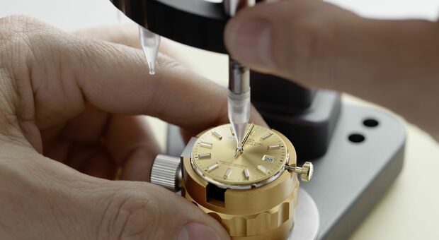 Orologi, nei laboratori Rolex con un tagliando il segnatempo torna nuovo