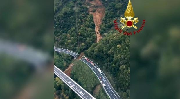 Crollo viadotto Savona, l'impalcato trascinato al suolo: ecco cosa è successo