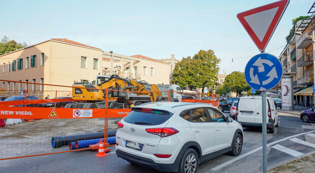 Tram, apre il cantiere in via Giustinani: code e traffico in tilt