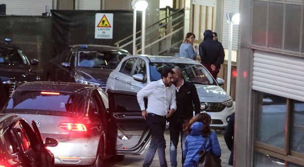Bimba ferita a Napoli, il ministro Salvini fa visita a Noemi all'ospedale Santobono