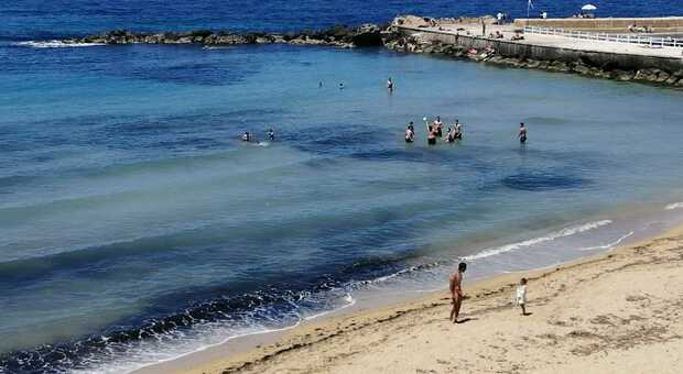 Salento, assalto alle spiagge: pienone tra Jonio e Adriatico