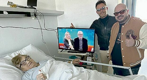 Mandrake, regalo alla “nonna” ricoverata in ospedale: una tv per far scorrere più veloce il tempo