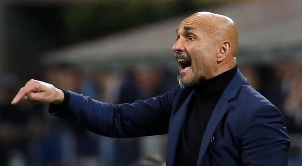 Inter, sui social il grido di tanti tifosi: «Spalletti pessimo allenatore: vattene»