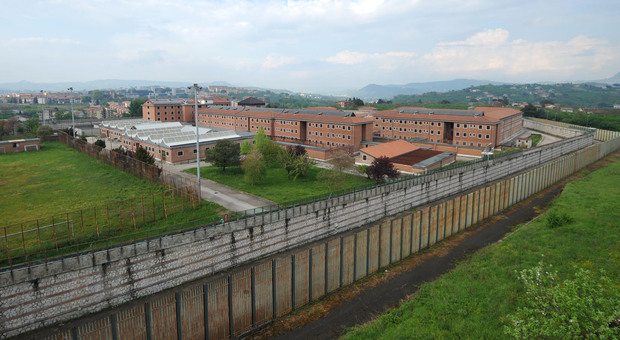 Sventata un'evasione dal carcere di Avellino: in due pronti alla fuga