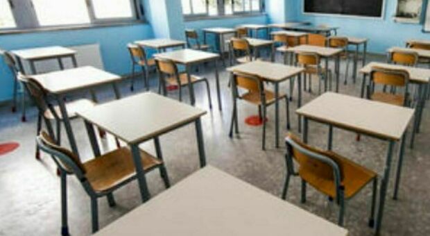 Bambina colpisce la maestra in classe: aggressione choc in una scuola elementare
