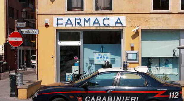 Furto alla farmacia "All'Ippodromo", rubati 750 euro e medicinali