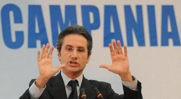 Caldoro: «Una strategia moderna per fermare chi avvelena la Campania»