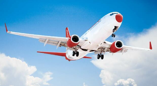 Volo Albawings Tirana-Bologna, avaria in alta quota a un motore: atterraggio di emergenza a Bari