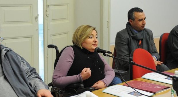 Amore sboccia a Lourdes per la disabile e il suo portantino: matrimonio e due figli