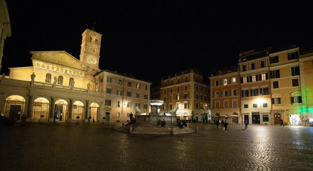 Roma, Santa Maria in Trastevere diventa la "piazza della Fotografia"