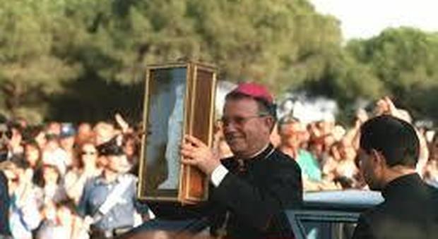 Vaticano, morto il vescovo della Madonnina di Civitavecchia. Resta il mistero delle lacrimazioni: miracolo o truffa?