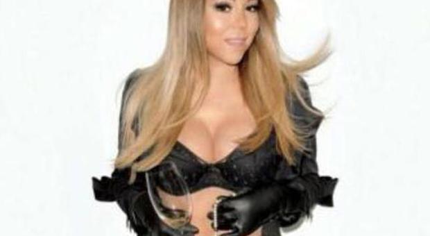 Mariah Carey sexy in lingerie di pelle su Wonderland