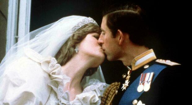 Lady D e Carlo, la serie The Crown ha raccontato la vera storia della coppia? Dal primo incontro al divorzio: le tappe