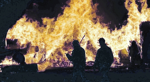 Puglia, la mafia dietro gli incendi: aumentano i roghi dolosi