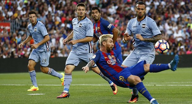 Leo Castan in contrasto con Leo Messi