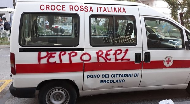 Vandali in azione ad Ercolano, danneggiato mezzo del Comitato Croce Rossa Italiana