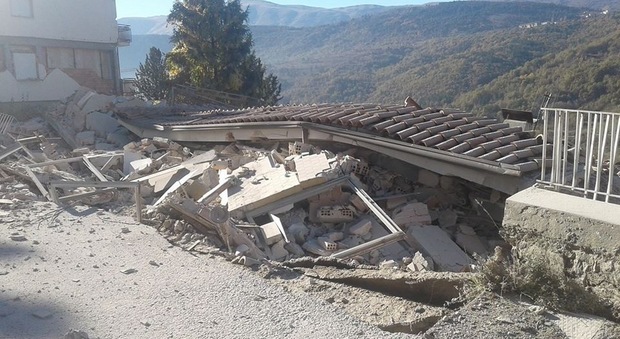 Terremoto di magnitudo 6.5, crolla edificio all'Aquila dopo 7 anni