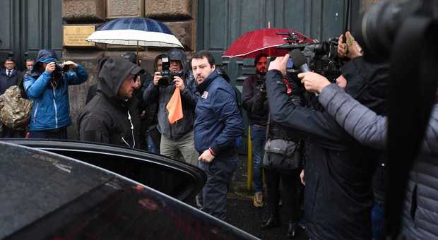 Salvini a Napoli nel carcere di Poggioreale, attacco a de Magistris: «Mi batterò contro la nomina di Ioia»