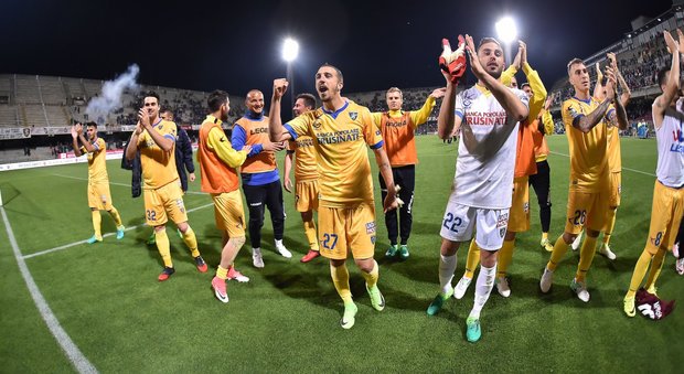 Serie B, il Frosinone vince a Salerno e resiste a un punto dal Verona