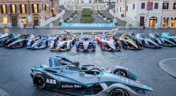 Le Formula E schierate a Piazza di Spagna