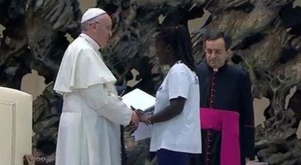 Papa Francesco incontra i giovani: "Respingere i migranti è un atto di guerra"