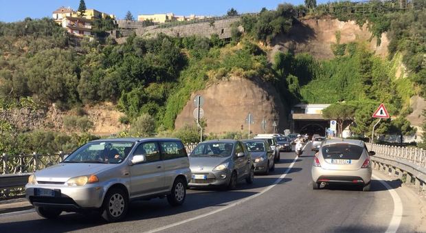 Sorrentina, traffico ad andamento lento due ore da Castellammare a Sorrento
