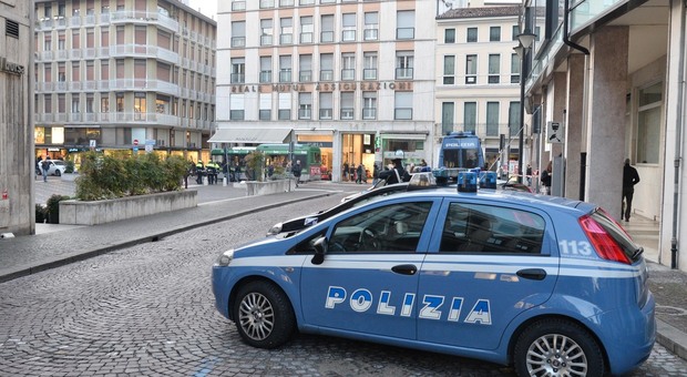La polizia in piazza Borsa a Treviso