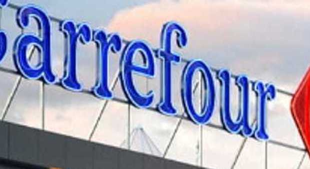 Carrefour, continua la mobilitazione dei lavoratori della struttura di Casoria
